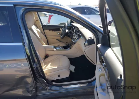 2019 Mercedes-Benz Glc 300 z USA, uszkodzony, nr VIN WDC0G4JB5KV131394